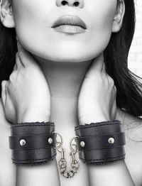 BLACK AND WHITE - BONDED LEATHER WRIST CUFFS - solidne kajdanki na ręce